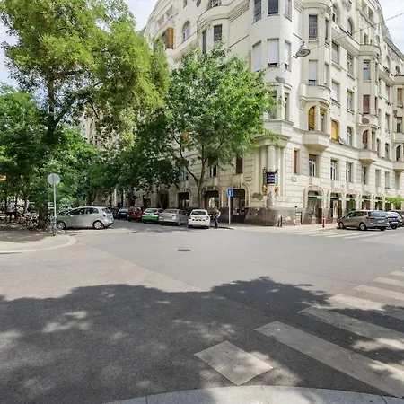 Apartament Mydowntownhome @ Parliament